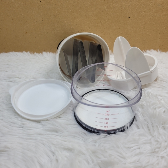 OXO Hand Chopper - Picture 3 of 5